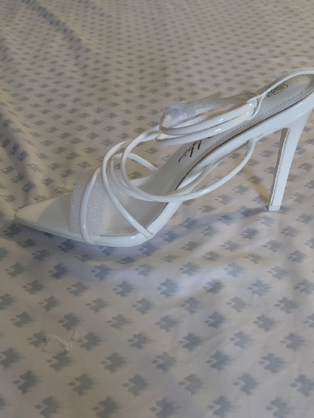 Cape Robbin White Strappy Patent Heeled Sandals - Picture 7 of 15